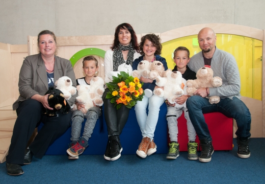 Familie aus den Niederlanden spendet 100 Kika-Bären - Titelbild
