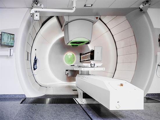 Vierter Behandlungsraum eröffnet - Essener Einrichtung damit größtes Protonentherapiezentrum an einem Universitätsklinikum in Deutschland - Titelbild