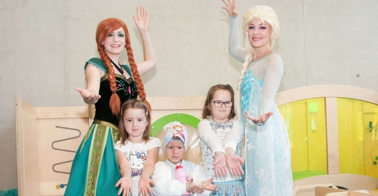 The Ice Princesses Visit the WPE - Titelbild