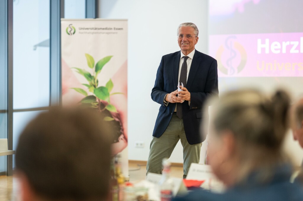 Prof. Werner begrüßt die Ministerin 