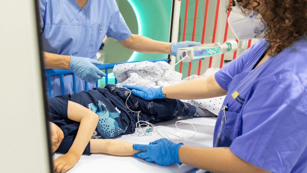 Strahlentherapie bei Säuglingen und Kleinkindern mit Hirntumoren - Titelbild